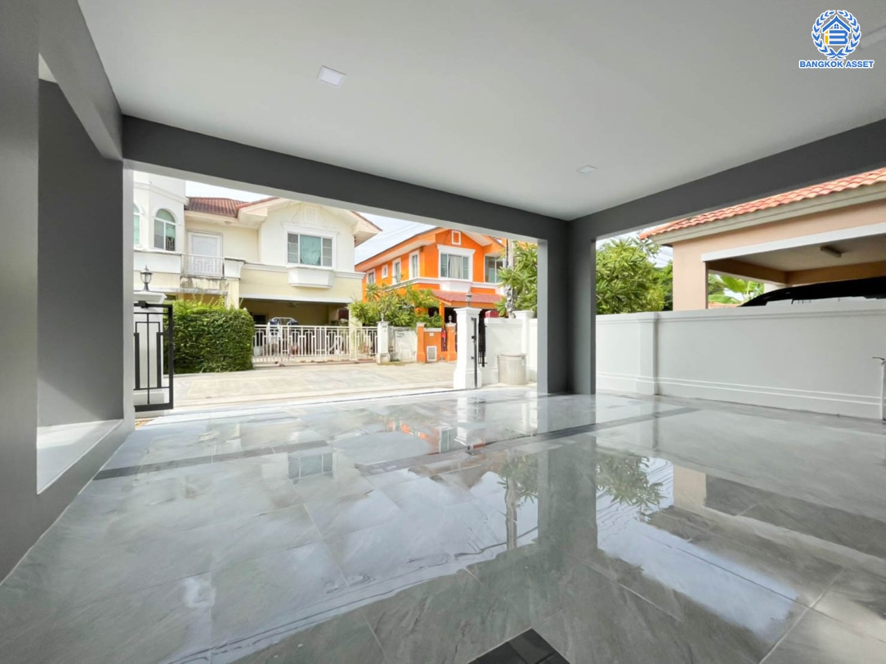 บ้านมือสองตกแต่งใหม่  ม.ภัสสร14 บางใหญ่-กาญจนาฯ (ซ.กันตนา) เนื้อที่ 55.8 ตร.ว. รองรับทุกความสุข ฟังก์ชัน 4 ห้องนอน 3 ห้องน้ำ 2 ที่จอดรถ บนทำเลศักยภาพ ใกล้เซ็นทรัลเวสต์เกต ทางด่วน "ศรีรัช" และรถไฟฟ้า "สถานีตลาดบางใหญ่"